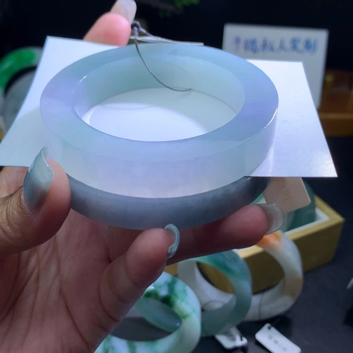 定制翡翠未镶嵌翡翠手镯