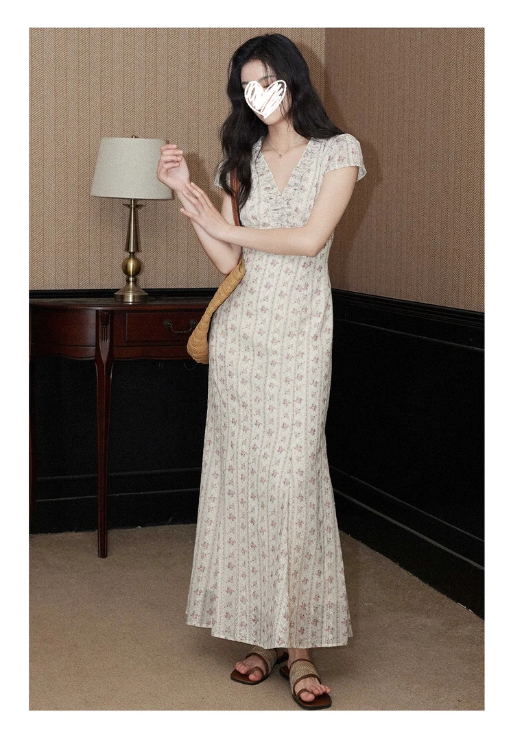 复古V领刺绣碎花连衣裙女气质高级修身法式长裙裙子Q93