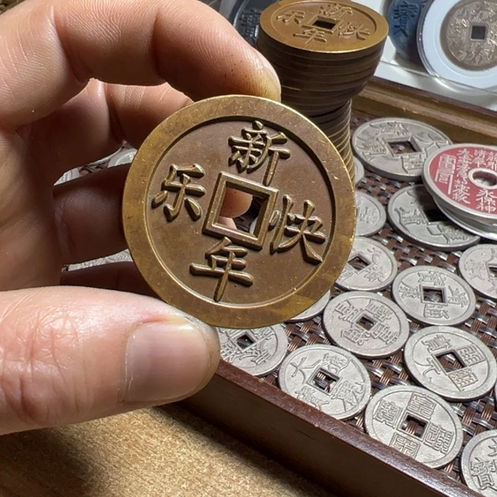 铜现代文创花钱，新年快乐