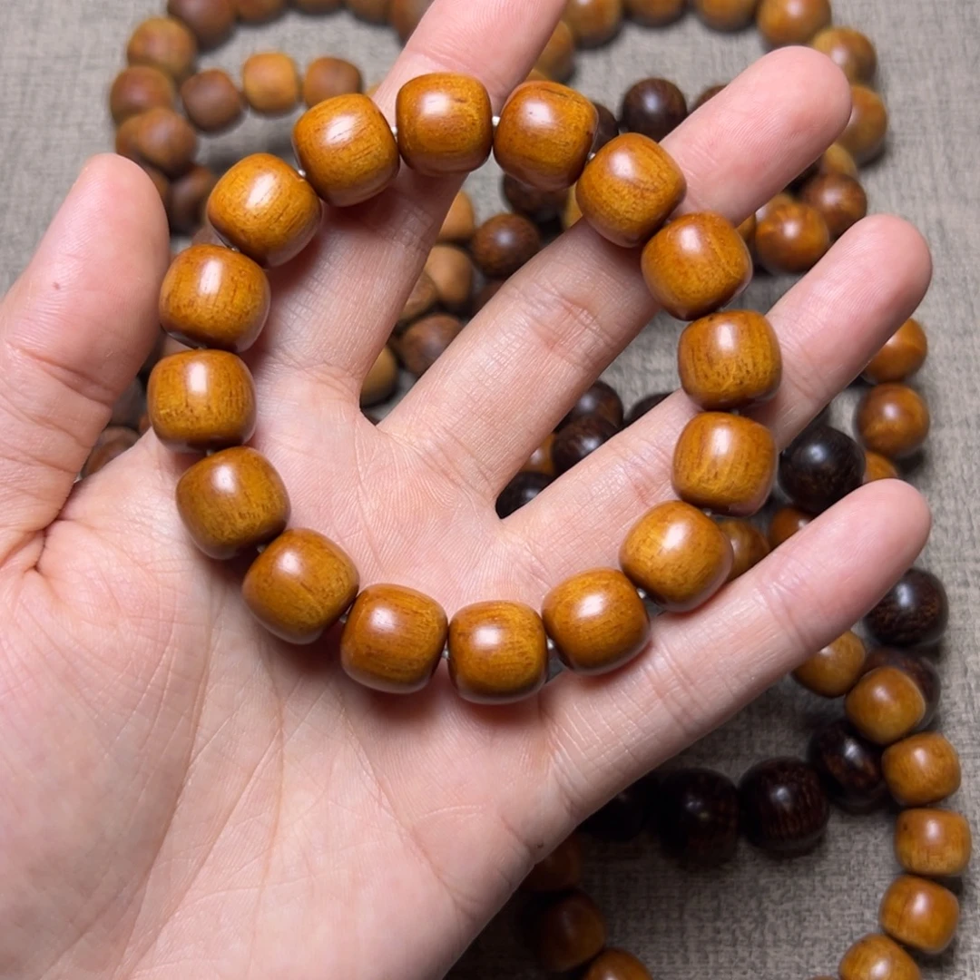 毛***东贡木印贡黄年糕手串1314