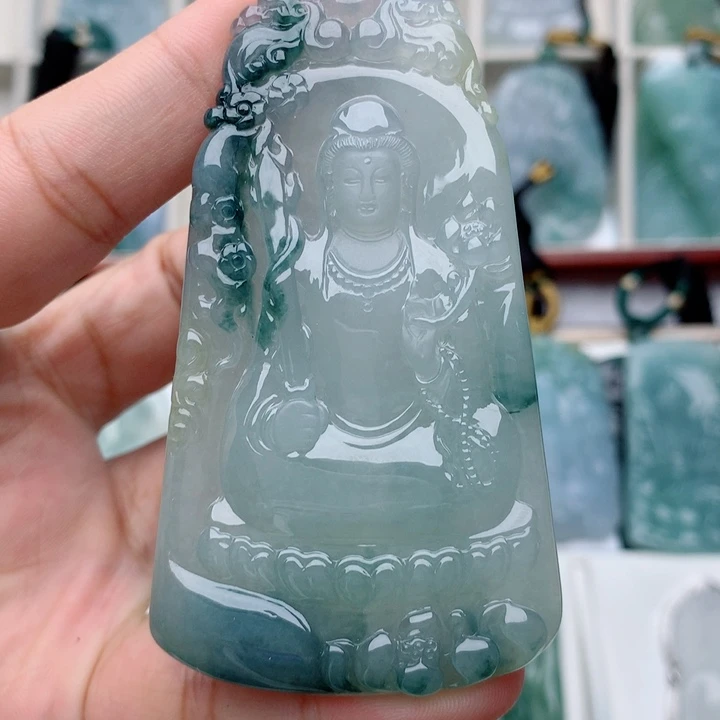 地***谦颈饰未镶嵌翡翠虚空藏