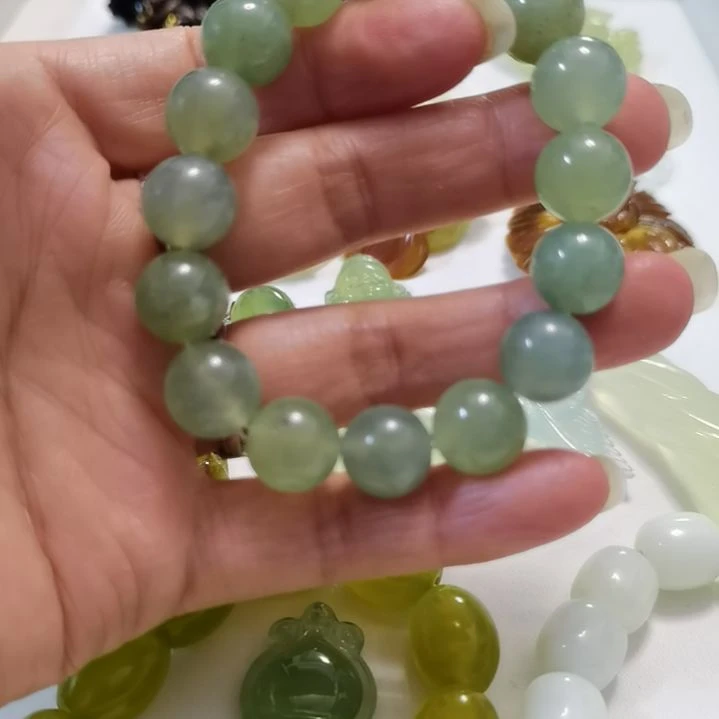 蛇纹石玉未镶嵌吊坠