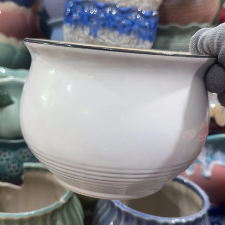 凑9块包邮，有孔，陶瓷花盆