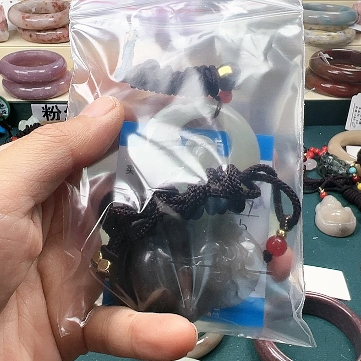 石英质玉颈饰未镶嵌虫*'