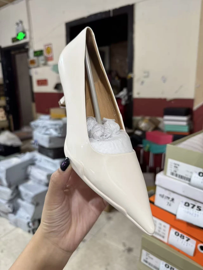 B-089  气质女神范尖头高跟鞋漆皮细跟单鞋9678