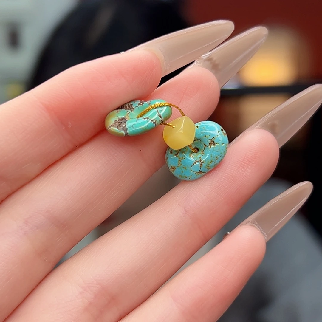 蜜蜡未镶嵌珠宝奇石