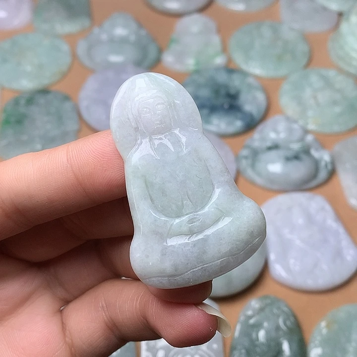翡翠未镶嵌颈饰观音