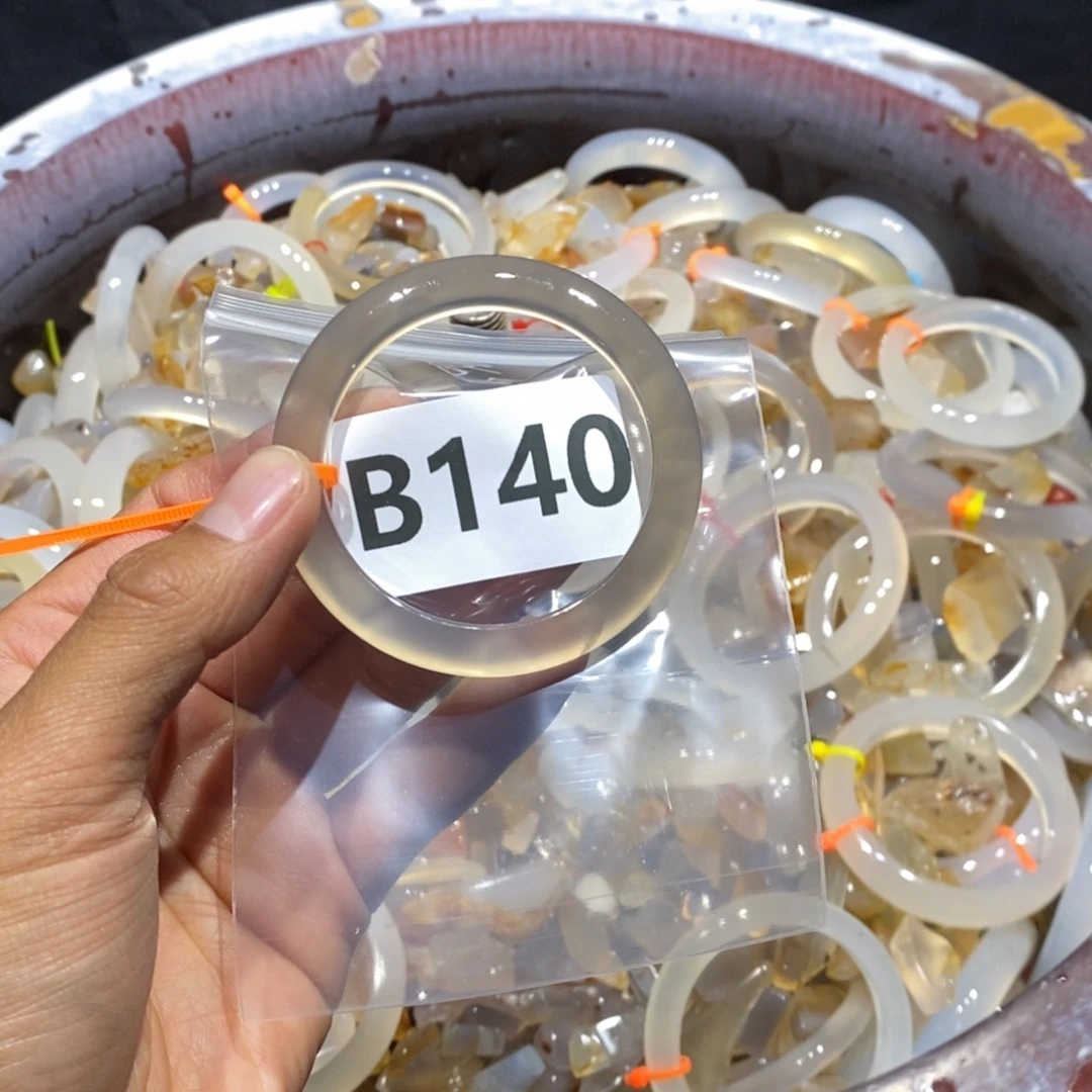 关***亚玛瑙/玉髓未镶嵌手镯