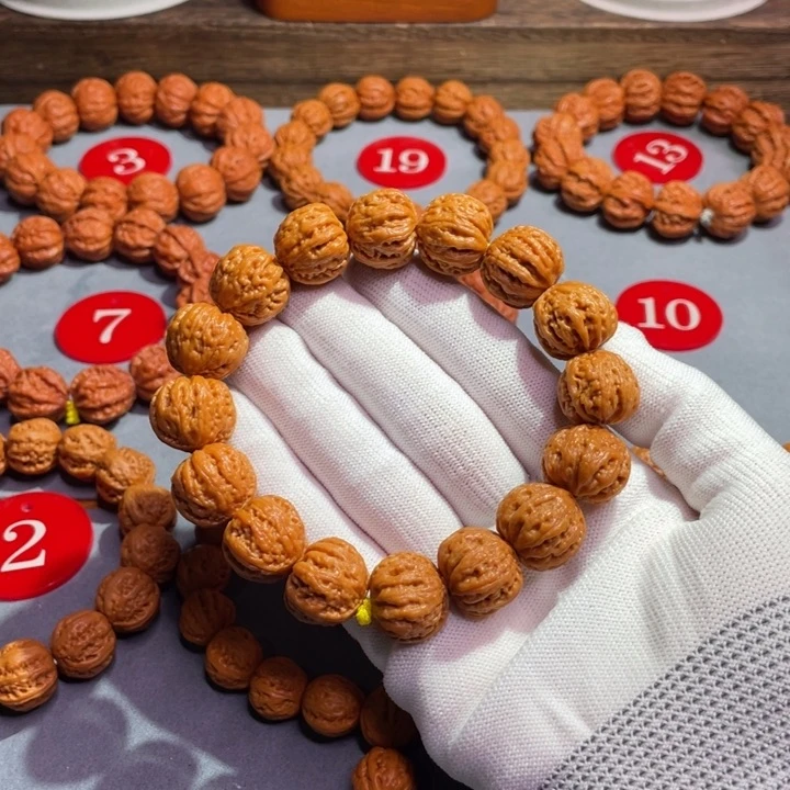 文玩核桃手串郫****具玉珊瑚