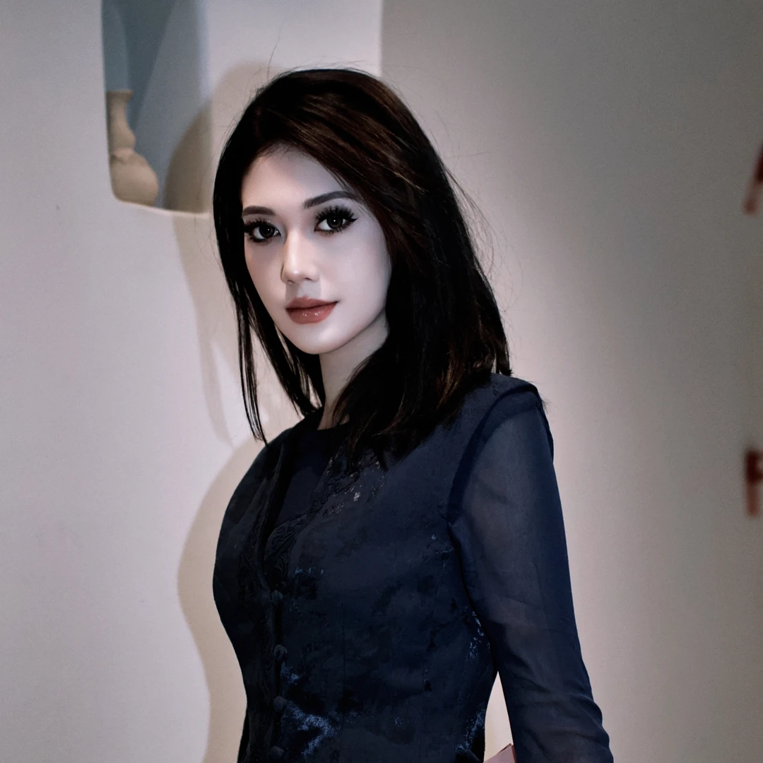 疆绸盘扣艾德莱斯绸刺绣马甲马甲➕裙子高级感缎光斜纹套装