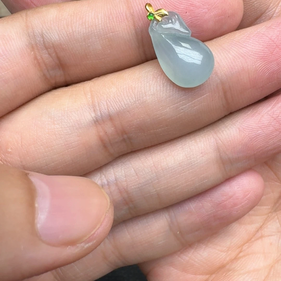 小***熊翡翠18K金镶嵌颈饰小福袋