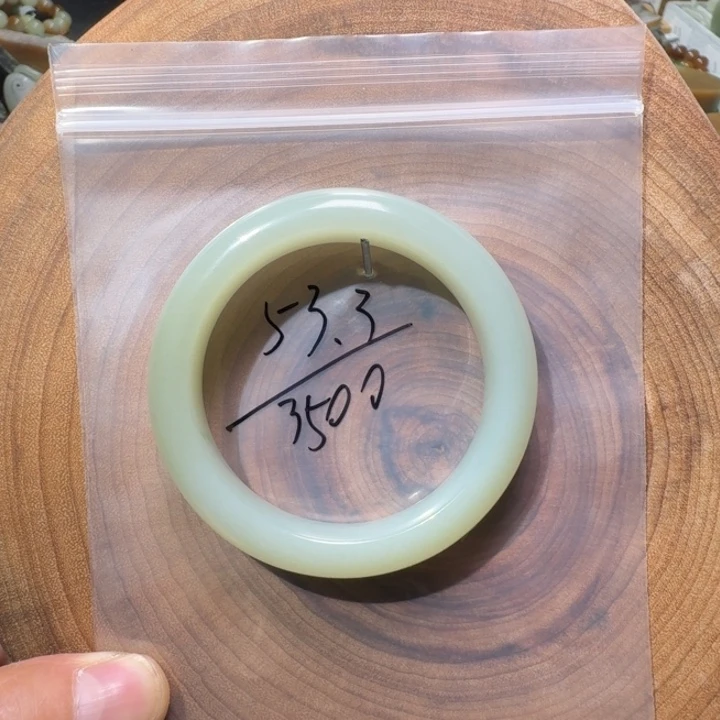 _****和田玉未镶嵌手镯