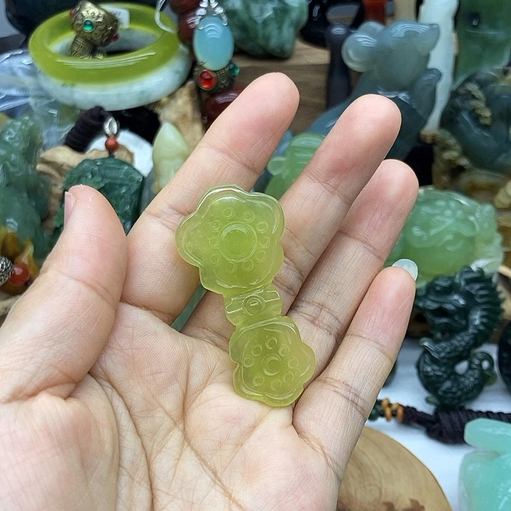 岫玉未镶嵌吊坠挂件