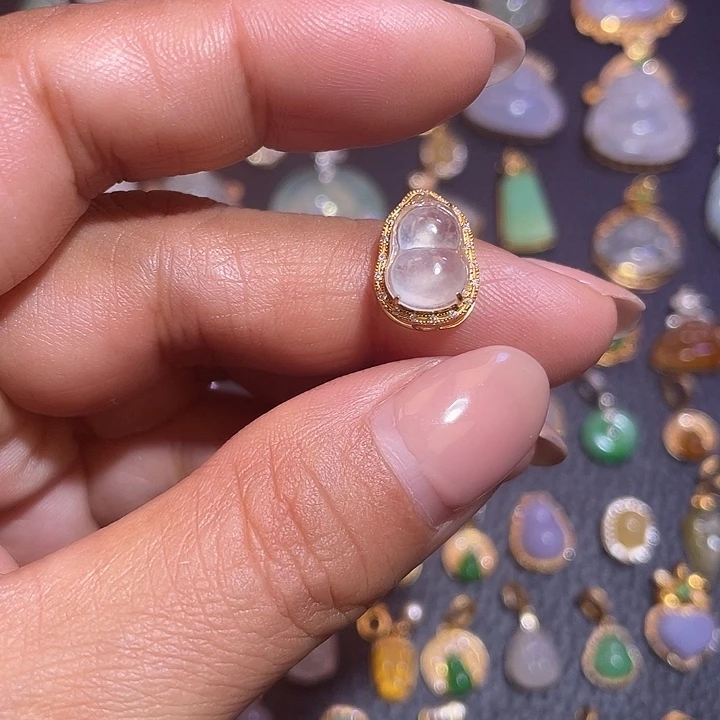 翡翠18K金镶嵌颈饰