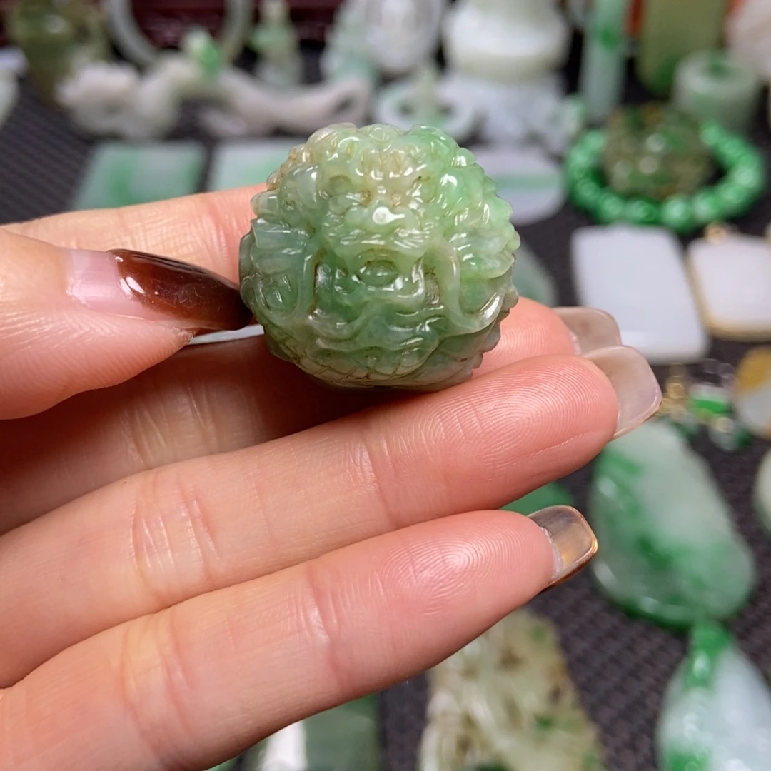 翡翠未镶嵌挂件清