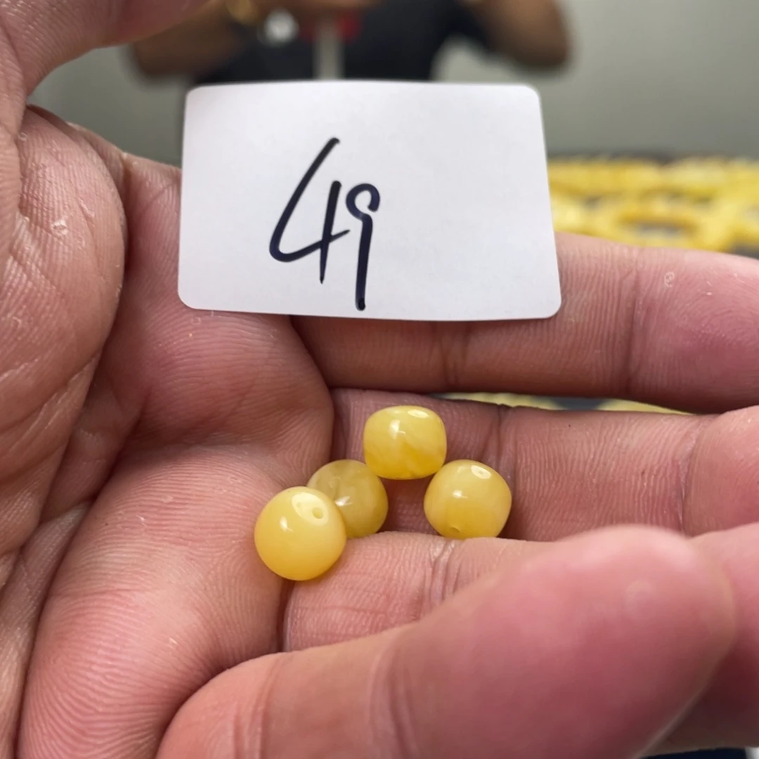 未镶嵌琥珀手链多样性发，发其中一件