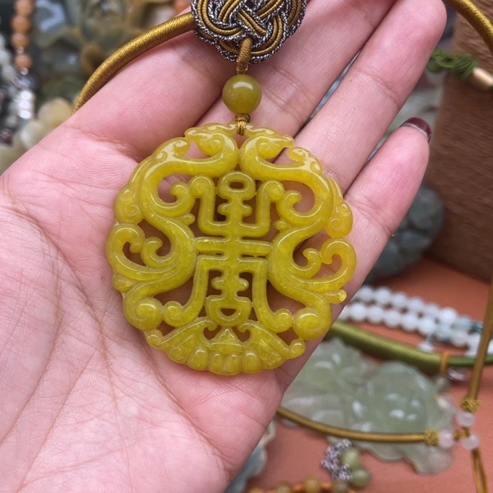 蛇纹石玉吊坠合金