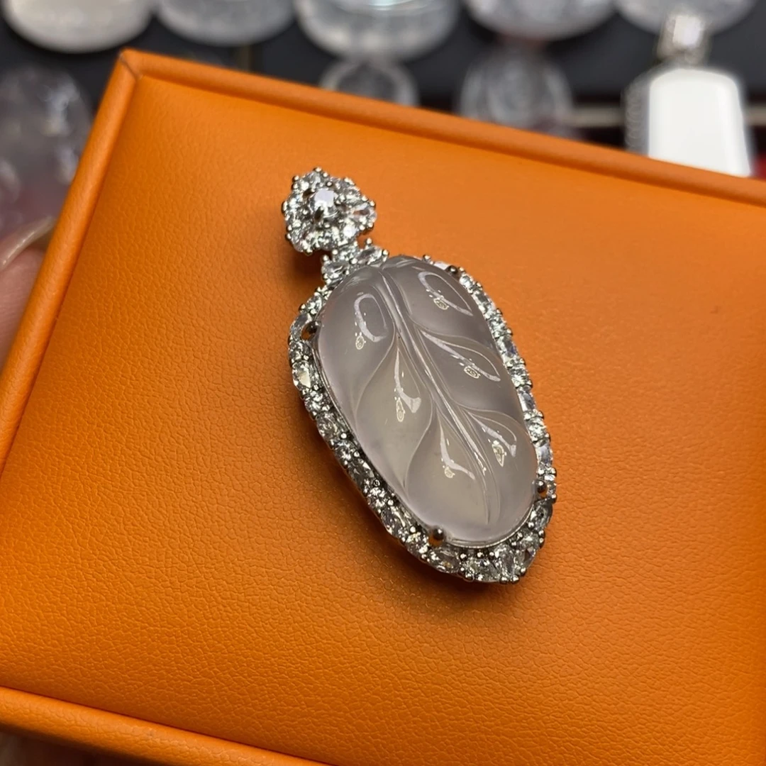 石英质玉合金吊坠赠链