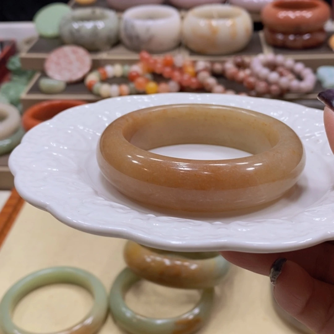 【闪购商品】未镶嵌手镯石英质玉