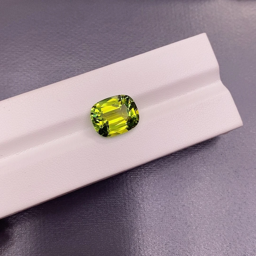 未镶嵌裸石碧玺7.3克拉