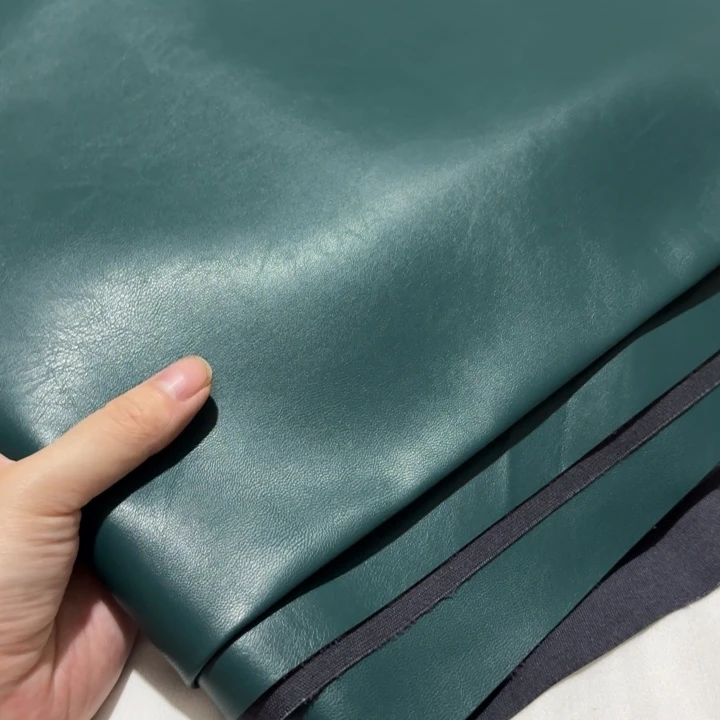 混纺墨绿色棉底皮1米。