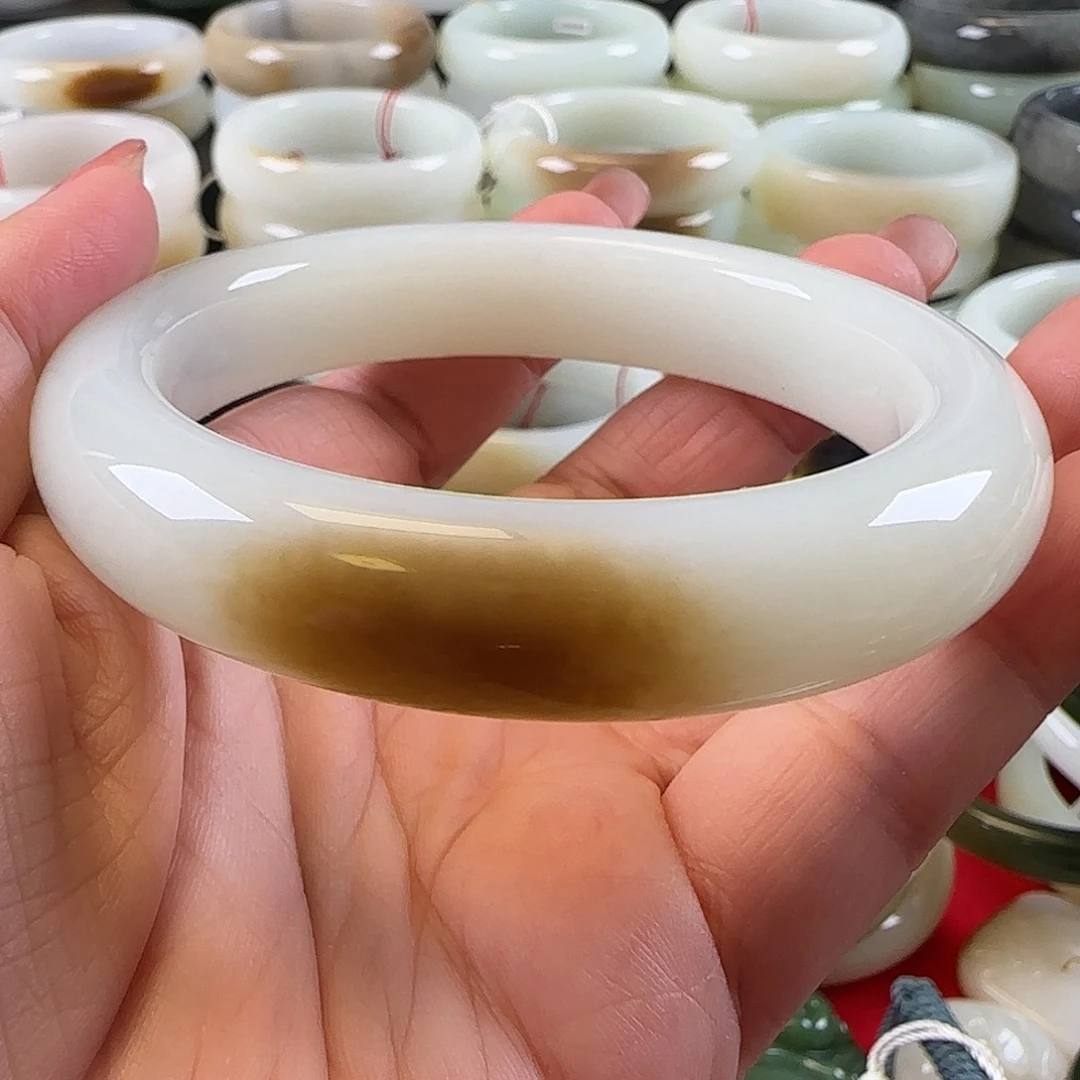 和田玉未镶嵌手镯