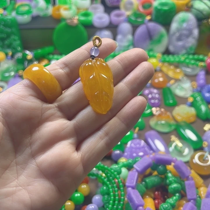 翡翠未镶嵌颈饰吊坠