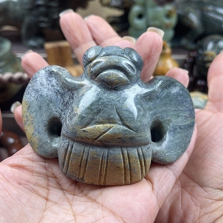 未镶嵌岫岩河磨玉（透闪石质玉）把件零