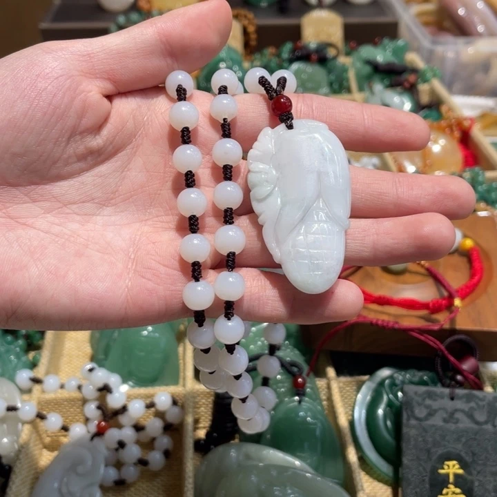 石英质玉未镶嵌颈饰
