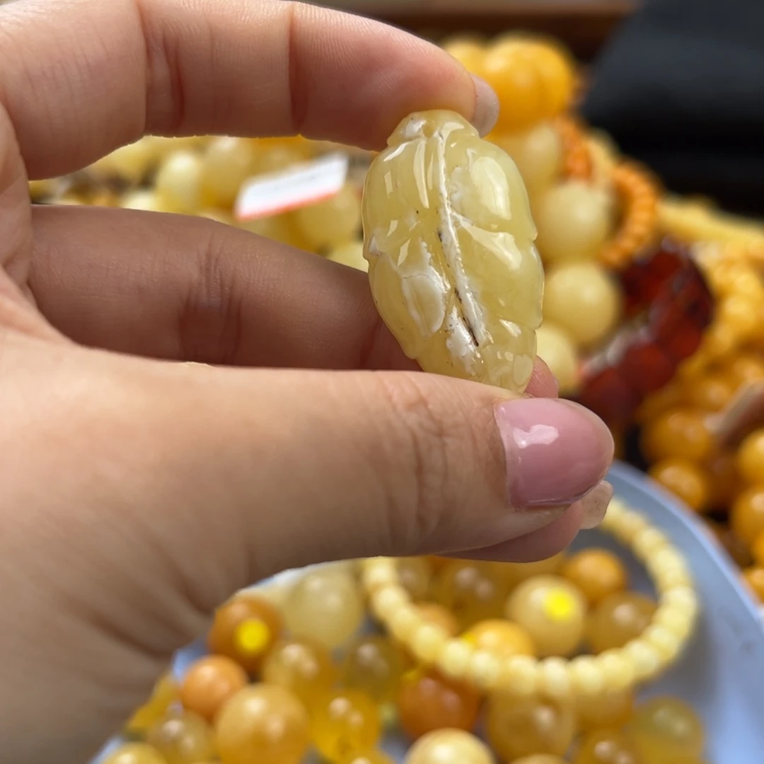 未镶嵌琥珀珠宝奇石