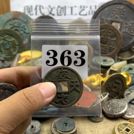 挑***者铜现代文创工艺品