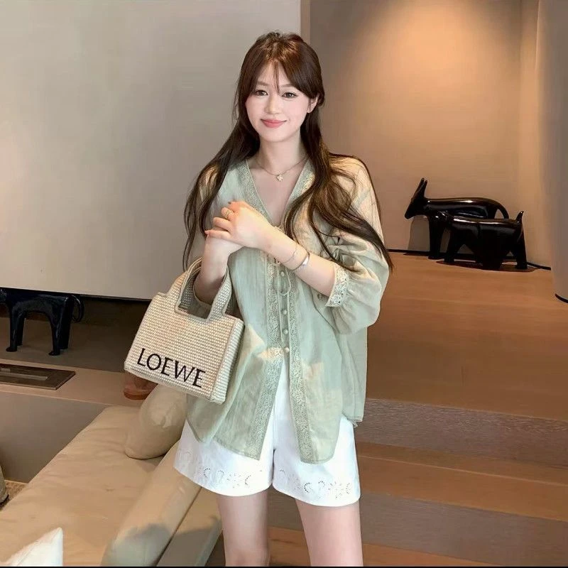 清冷气质2025新款夏季薄款外搭宽松蕾丝v领防晒开衫上衣