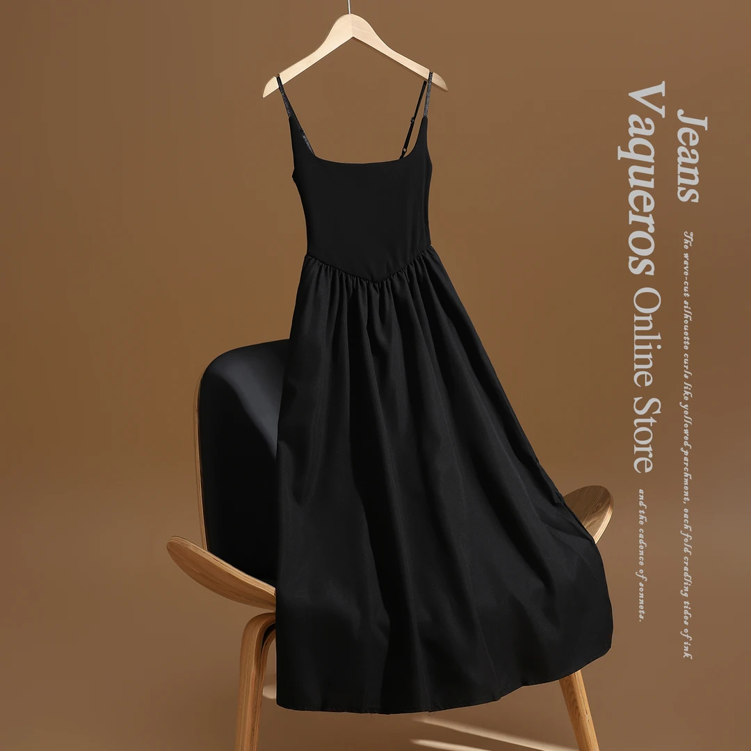 艾格黑色赫本风吊带连衣裙女夏季2025新款法式气质纯欲风显瘦长裙