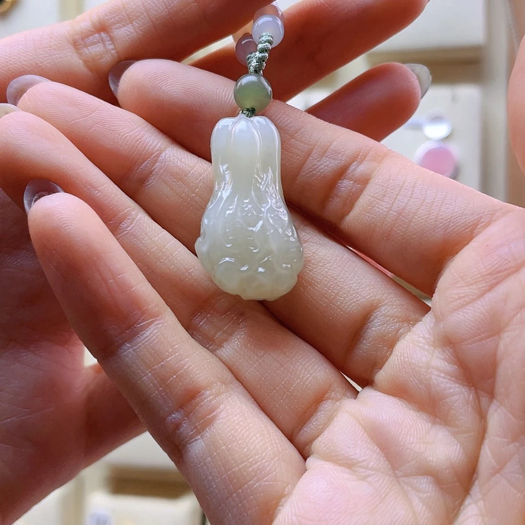 和田玉吊坠(赠链)未镶嵌月****
