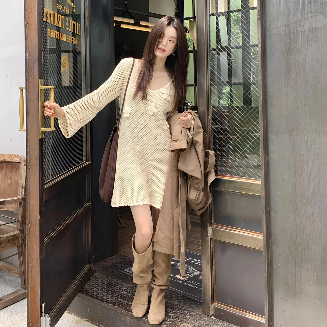 法式高级感气质镂空U领长袖针织连衣裙女秋季新款慵懒风显瘦裙子
