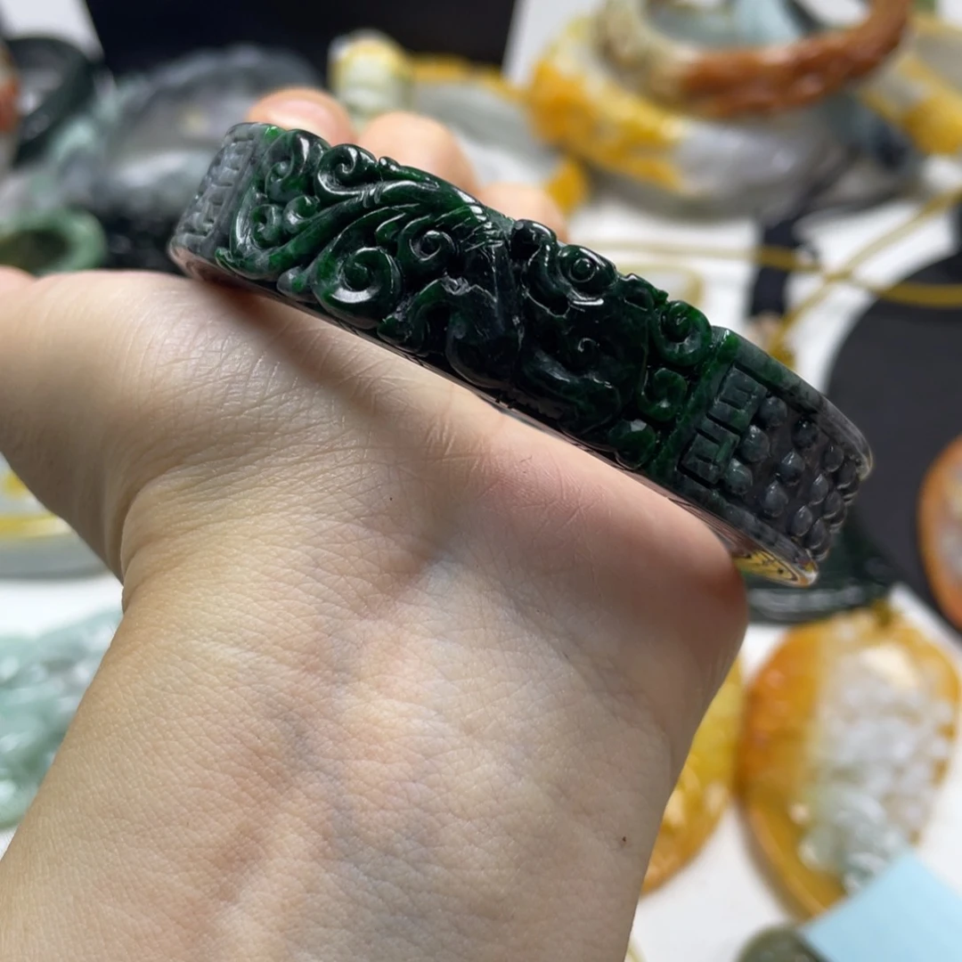 绮***蛐翡翠未镶嵌颈饰牌子