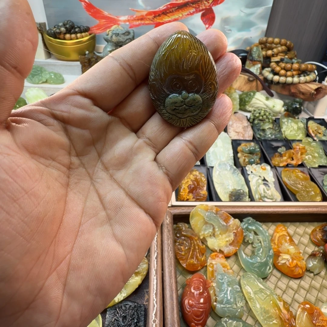 蛇纹石玉未镶嵌颈饰