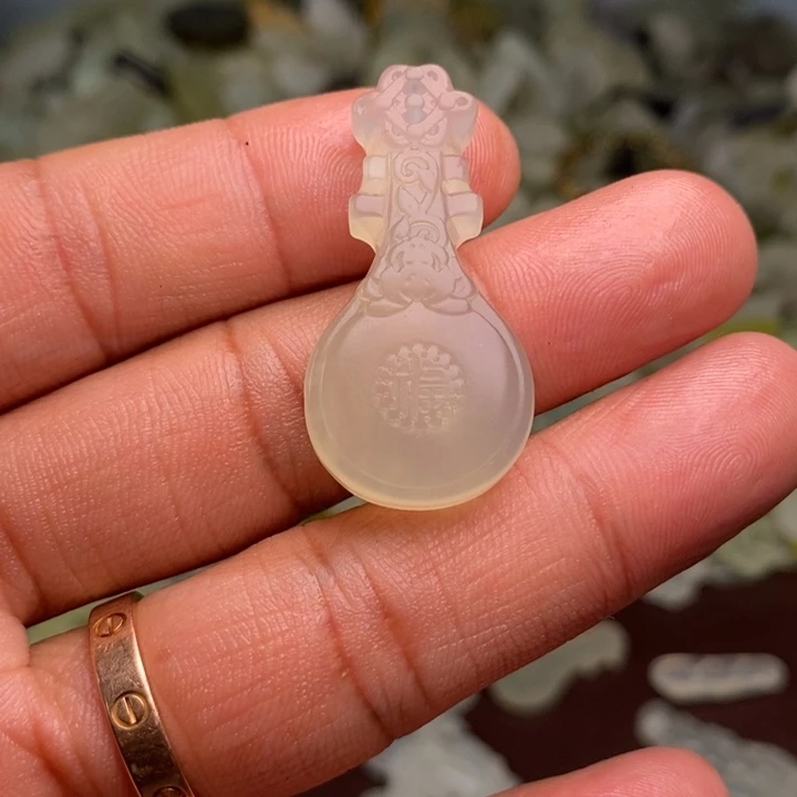 蛇纹石玉颈饰合金99