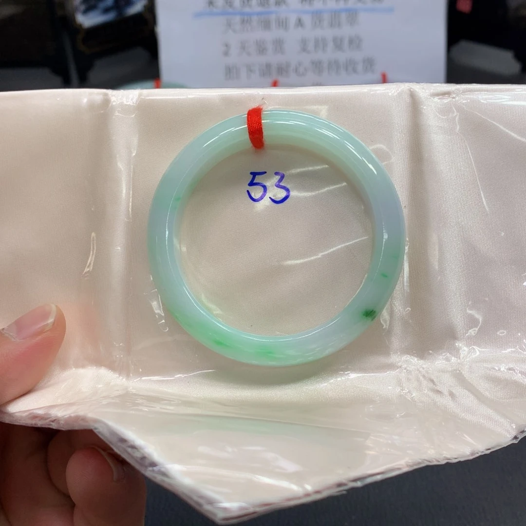 翡翠手镯未镶嵌翡翠手镯