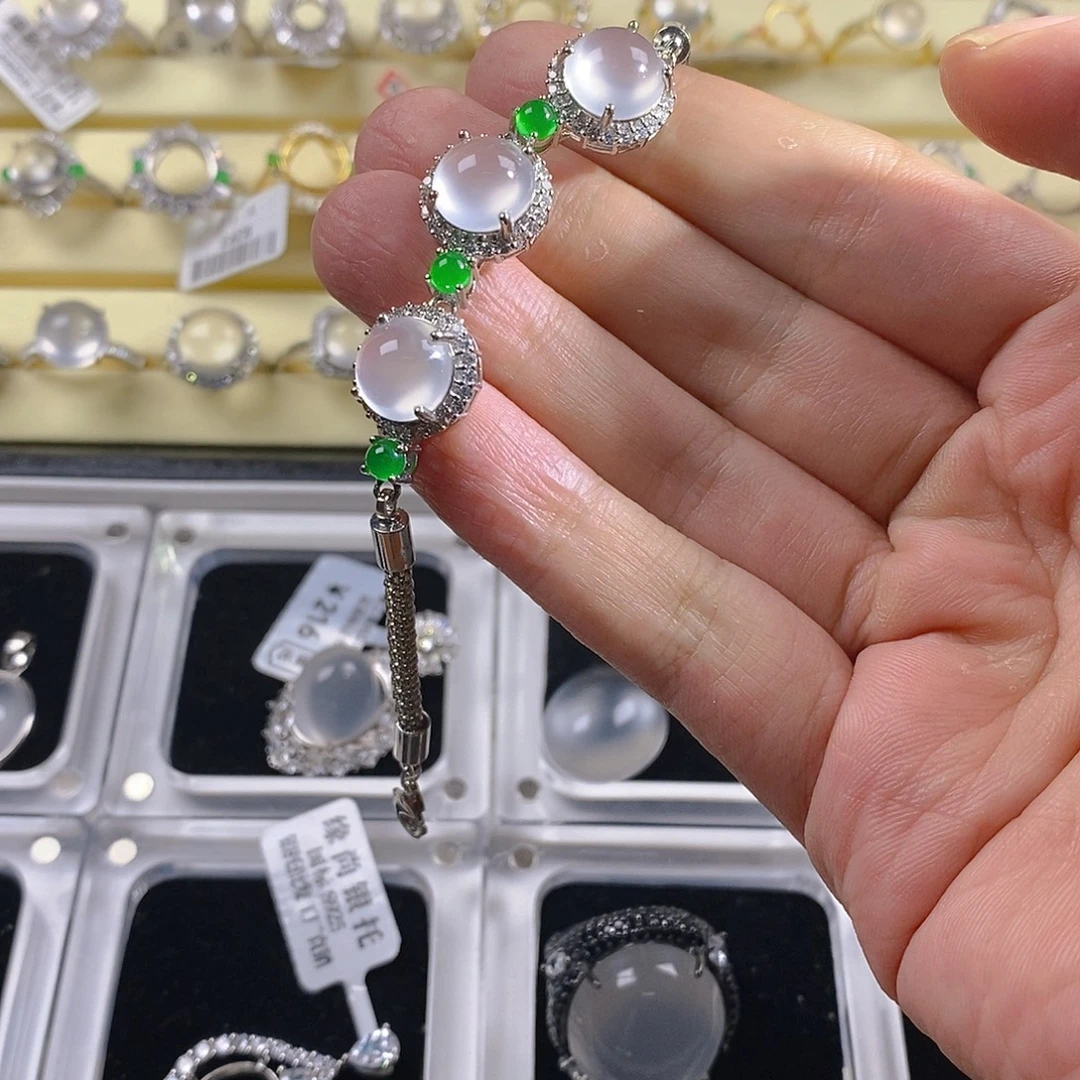 ****喵石英质玉合金手链