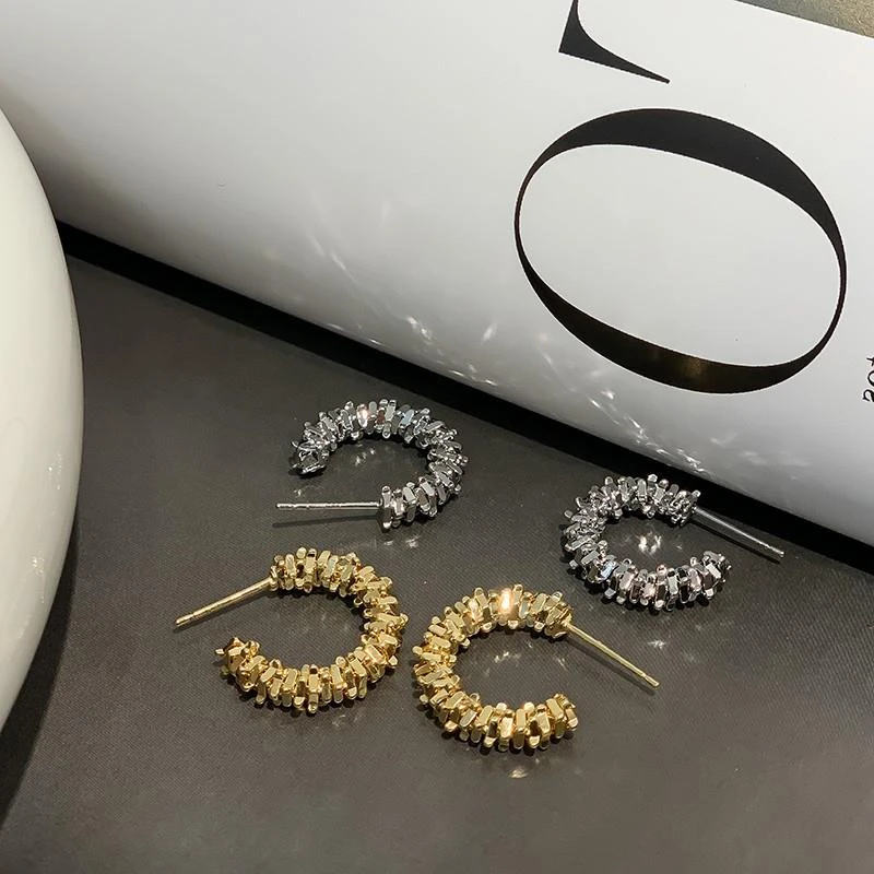 铜合金锆石耳饰 日韩时尚小众设计扭曲金属耳环耳圈高级感百搭