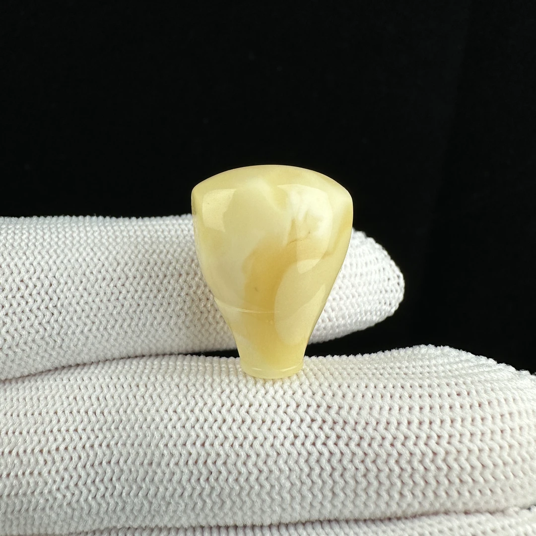 Y1023天然原矿蜜蜡 鸡油黄三通 16*21.7mm 抖音基地质检发货