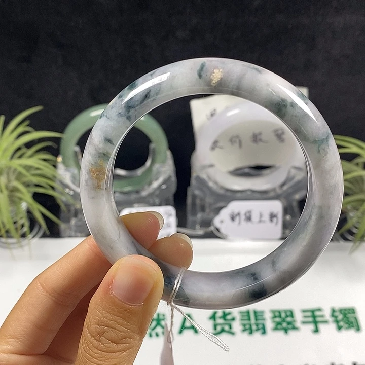 未镶嵌手镯翡翠53号。 58.5圈