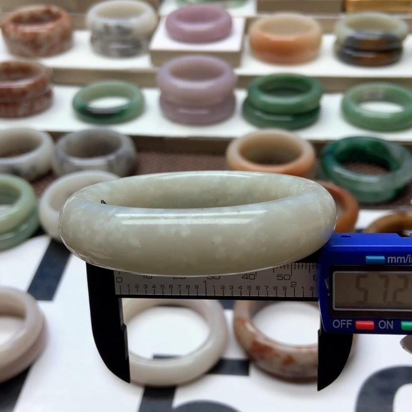 【闪购商品】石英质玉手镯未镶嵌