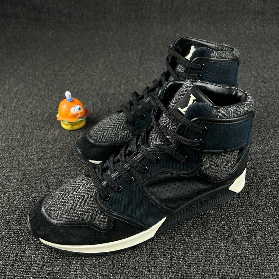 95新 LouisVuitton/路易威登 休闲板鞋41码 高帮设计 HB3707