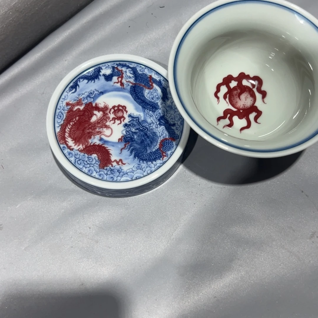 闻***憂白青花釉里红双龙戏珠压手杯加盖至