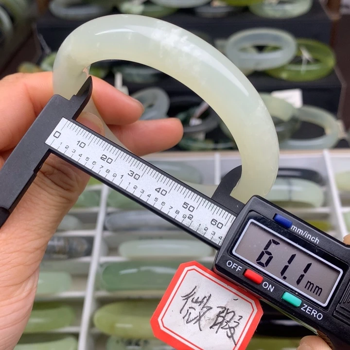 蛇纹石玉未镶嵌手镯719