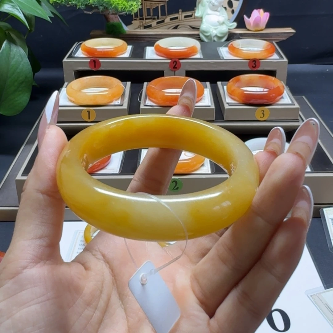 唯***诺未镶嵌石英质玉（黄龙玉）手链
