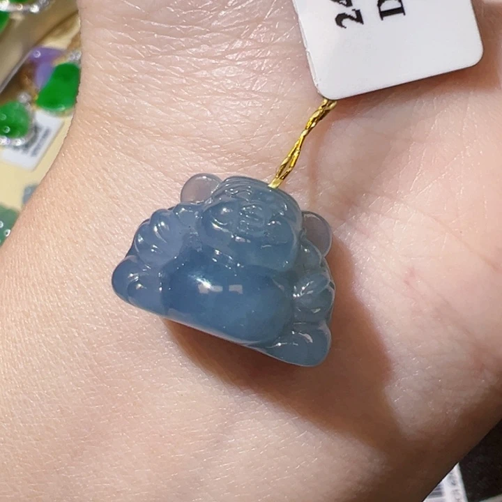 翡翠挂件未镶嵌翡翠