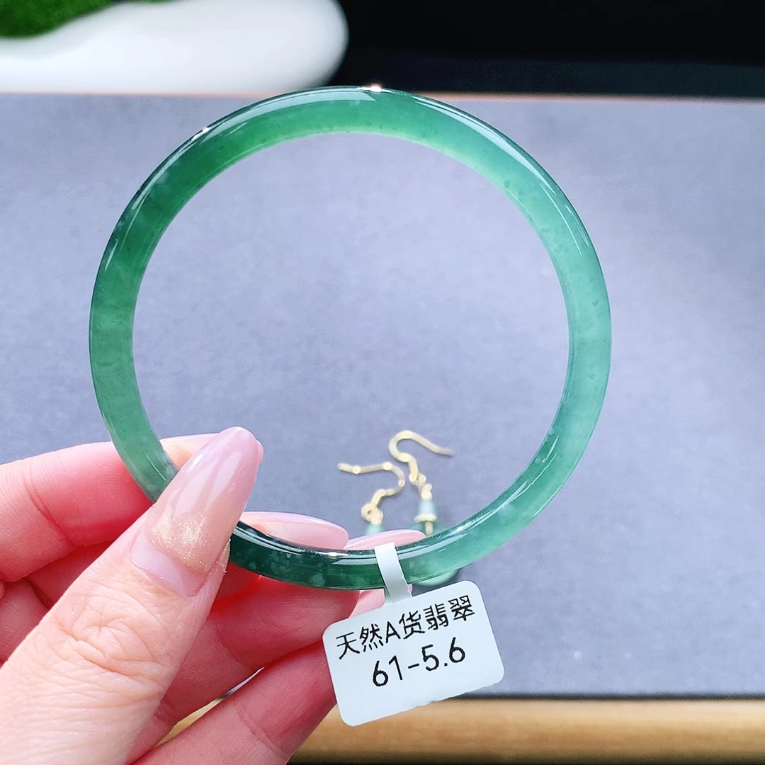 未镶嵌手镯（圆镯）翡翠